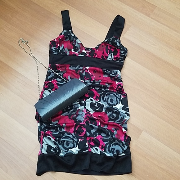 Rose Dress - Picture 1 of 8